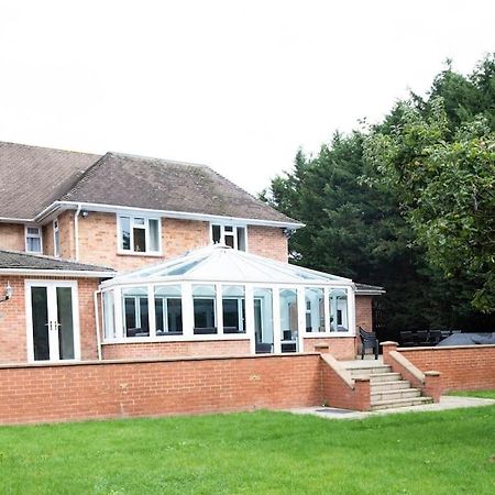 Luxury 6 Bedroom House With Parking - Northwood Northwood  Buitenkant foto