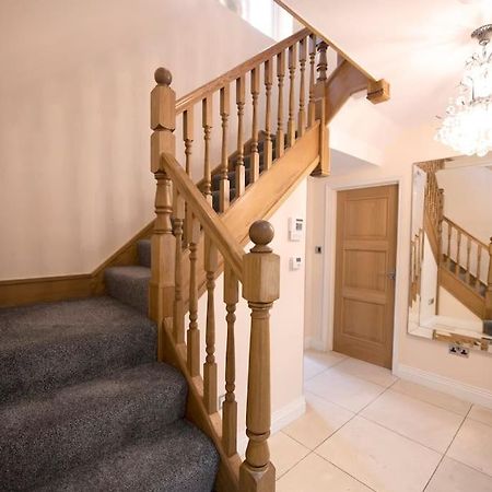 Luxury 6 Bedroom House With Parking - Northwood Northwood  Buitenkant foto