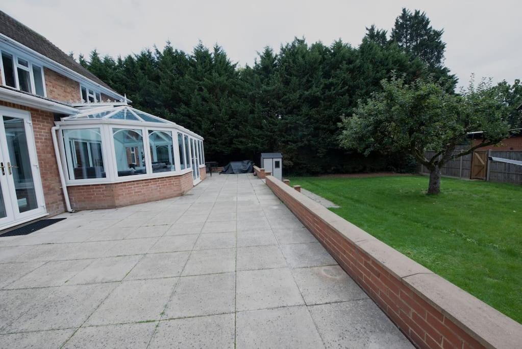 Luxury 6 Bedroom House With Parking - Northwood Northwood  Buitenkant foto