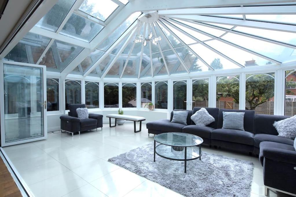 Luxury 6 Bedroom House With Parking - Northwood Northwood  Buitenkant foto