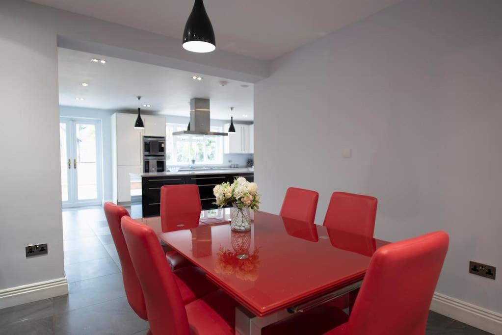 Luxury 6 Bedroom House With Parking - Northwood Northwood  Buitenkant foto