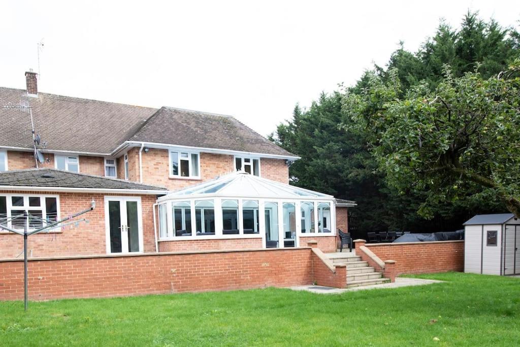 Luxury 6 Bedroom House With Parking - Northwood Northwood  Buitenkant foto