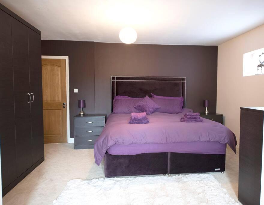 Luxury 6 Bedroom House With Parking - Northwood Northwood  Buitenkant foto