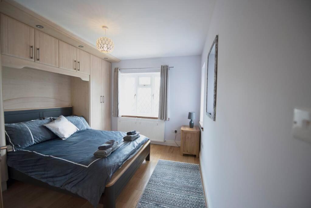 Luxury 6 Bedroom House With Parking - Northwood Northwood  Buitenkant foto